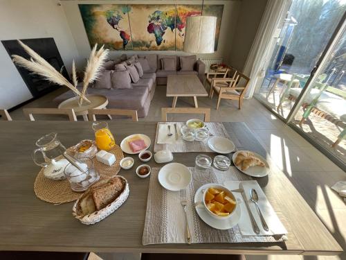 Lodge Rocas Del Plata提供给客人的早餐选择
