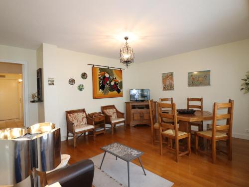 Appartement Annecy, 2 pièces, 2 personnes - FR-1-432-23的休息区