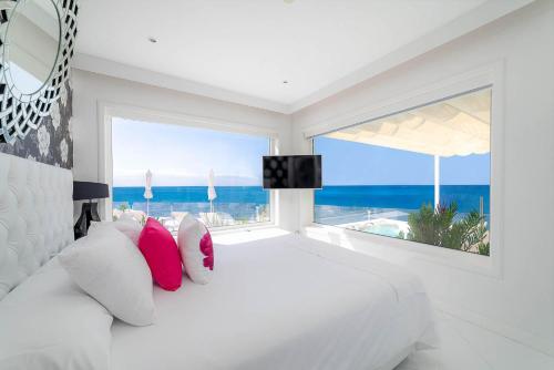卡门港拉尼德豪华酒店 - 仅限成人的海景白色卧室