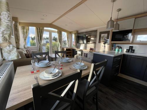 Seton Sands Haven Holiday Park - Prestige Caravan