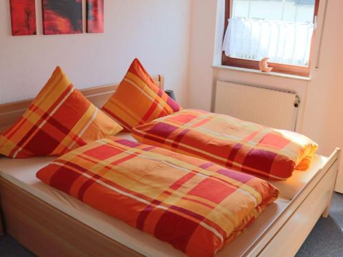 梅德巴赫祖尔多先科酒店的床上有2个枕头
