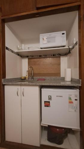 Monoambientes Arizu的厨房或小厨房