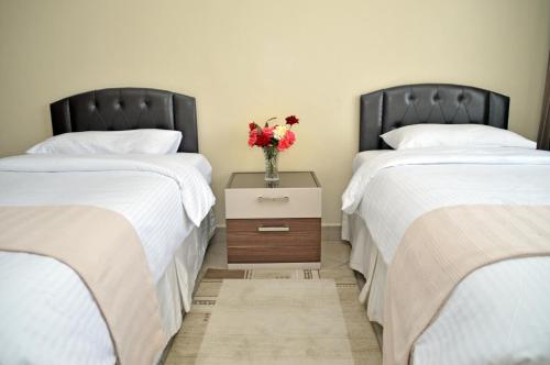 Norfolk Towers Serviced Apartment -Nairobi, City Centre CBD客房内的一张或多张床位