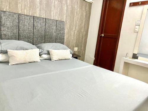 Hotel Bahia Suite客房内的一张或多张床位