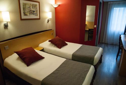 瑞斯托诺沃布尔日设计酒店客房内的一张或多张床位