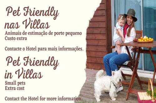 阿尔科巴萨水车谷乡村酒店及公寓的宠物治疗诊所的传单,有妇幼和狗