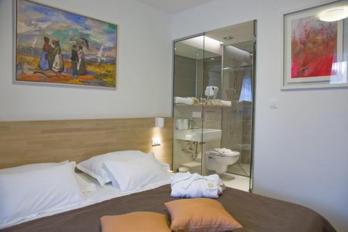 达尔马提娜别墅公寓 - 仅限成年人 客房内的一张或多张床位