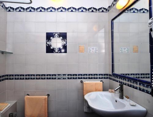 奥拉酒店的一间浴室