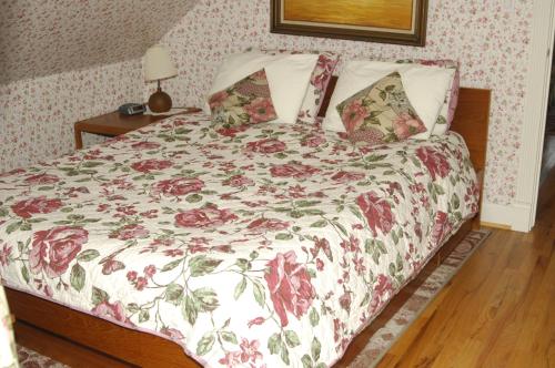 Ye Olde Danish Inn客房内的一张或多张床位
