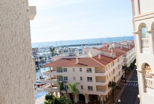 阿尔梅利马Ático portofino的从大楼欣赏到海港的景色