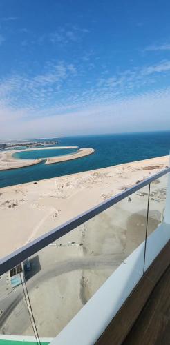 Seefstudio apartment with balcony的享有海滩和海洋的空中景致