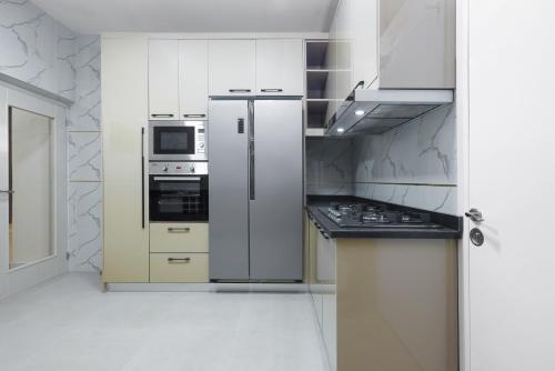 BKT Cribs - Apartments & Suites的厨房或小厨房