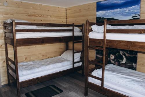 ЛемГора客房内的一张或多张双层床