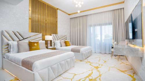 迪拜Exclusive Retreat GLOBALSTAY's New 3BR Townhouse with Private Pool的酒店客房设有两张床和电视。
