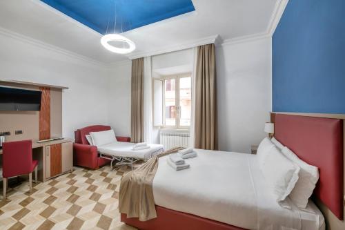 罗马佛伍奥斯卡旅馆的配有一张床和一把椅子的酒店客房