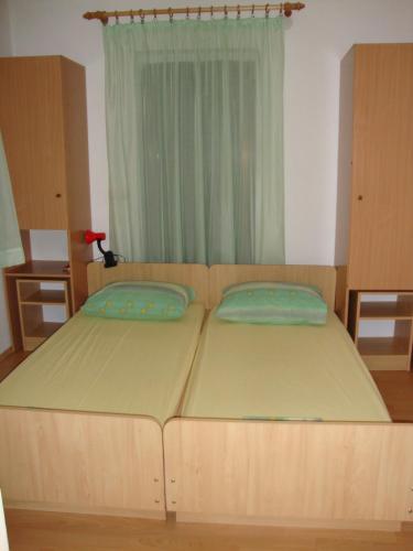 Apartments Boljat客房内的一张或多张床位