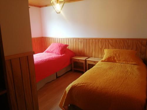 Hotel Cochamó客房内的一张或多张床位