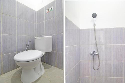 日惹Super OYO Collection O 92363 Kp Inn的一间带卫生间和淋浴的浴室