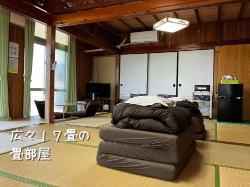 Janadō民泊まったりん人的中间设有豆袋椅的房间