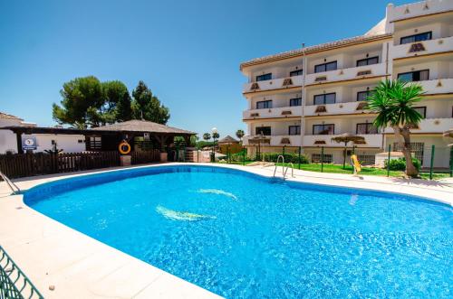 Calahonda apartments - Los Jarales内部或周边的泳池