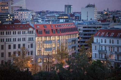 柏林傲途格精选酒店旗下斯坦普朗兹酒店的享有城市天际线美景,设有建筑