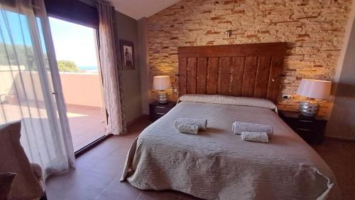 卡尔佩Casa NeGo的一间卧室配有一张带两个枕头的床