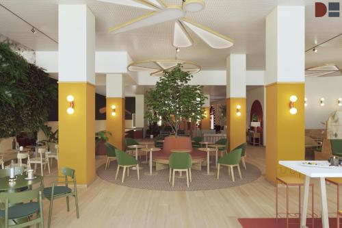 日内瓦B&B HOTEL Geneva Airport的自助餐厅内带桌椅的餐厅