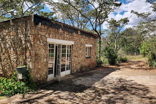 Beautiful 1-Bed Cottage in Juliasdale