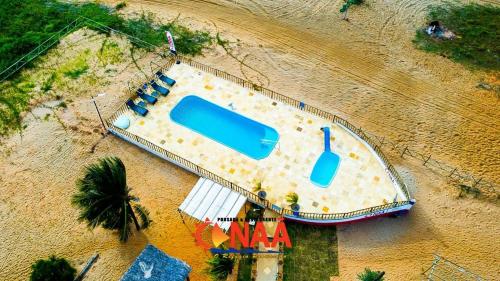 Retiro GrandeRefúgio Canaã的海滩上游泳池的顶部景色