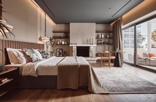 雅典Cama Luxury Suites的一间卧室设有一张床和一间客厅。