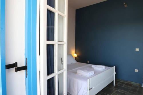 Psamathe Aegina Apartments客房内的一张或多张床位