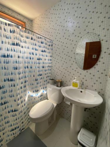 MyGuide Travellers Inn的一间浴室