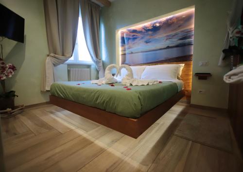 巴里Dream & Relax Villa Fiore的一间卧室配有一张带两个天鹅的床