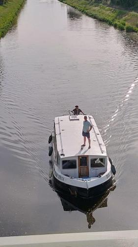 Zouw Hausboat Zakotven -pouze ubytovaní