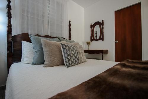 Hacienda Tres Casitas客房内的一张或多张床位