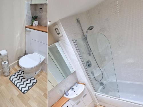 拉夫堡Luxury Spacious Apartment- Sleeps 4 Loughborough的两张照片,浴室设有淋浴和卫生间