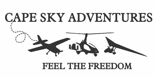 PhiladelphiaCape Sky Adventures的两架飞机在空中飞行,飞天冒险的词句为自由提供了动力