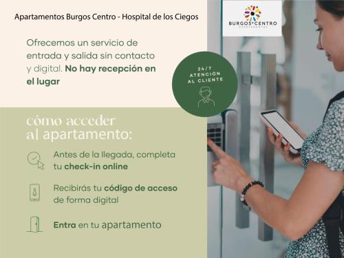 布尔戈斯Edificio Aptos Turisticos - Burgos Centro HC7的女人正在寻找一本小册子,以换取一个设备