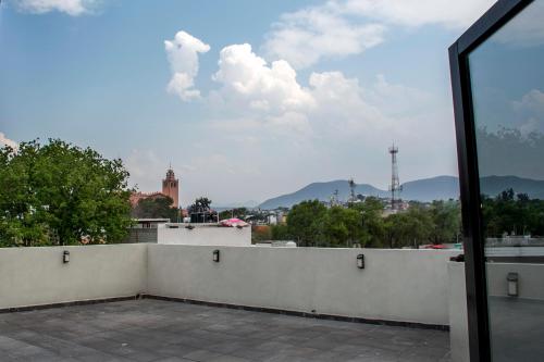伊斯米基尔潘Rá Ngu的从建筑物屋顶上可欣赏到风景