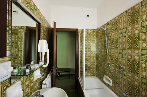 齐塔德米雷酒店的一间浴室