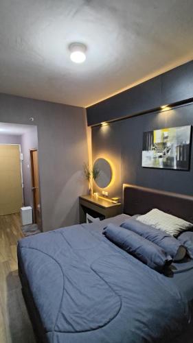 Apartemen Bale Hinggil Studio客房内的一张或多张床位