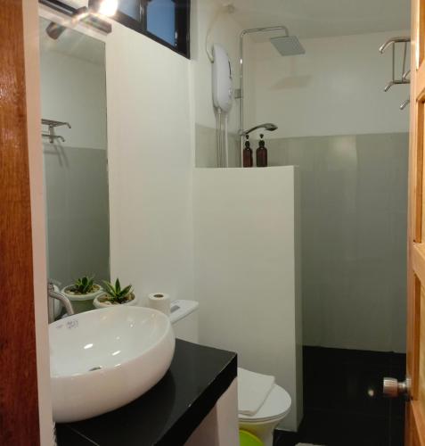 Corong Beach Resort的一间浴室