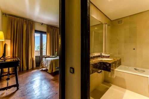 Hotel Temple Ponferrada的一间浴室