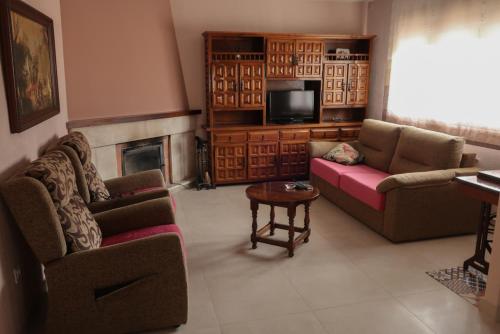 CanalesCasa Balbi的客厅配有两张沙发和一台电视