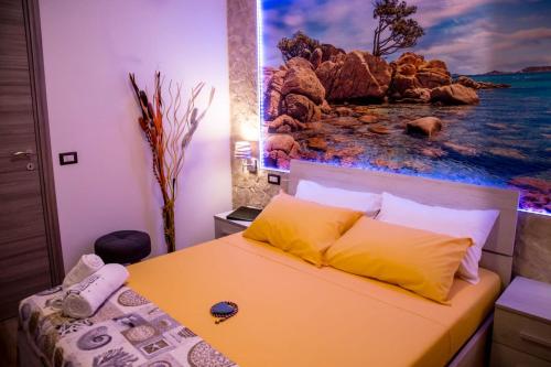 阿尔盖罗Mar&Mar的一间卧室配有一张壁画床
