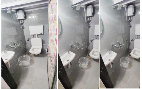 孟买Royal Cabin Stay的浴室的两张照片,浴室内配有三个水槽和厕所