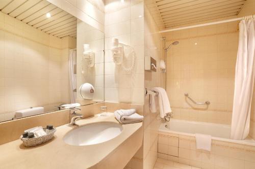 派克斯共和酒店的一间浴室