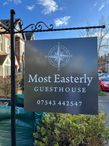 PakefieldMost Easterly Guest House的最爱的旅馆标志