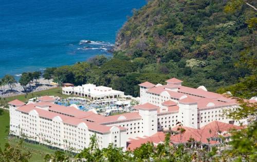 科克Riu Guanacaste - All Inclusive的享有度假胜地的海洋美景