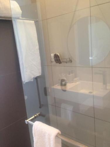 Luxury 5-Star Hotel Apartment in Sandton的一间浴室